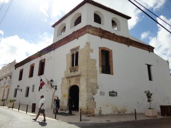 La Casa de Tostado: Un Tesoro Arquitectónico en la Zona Colonial