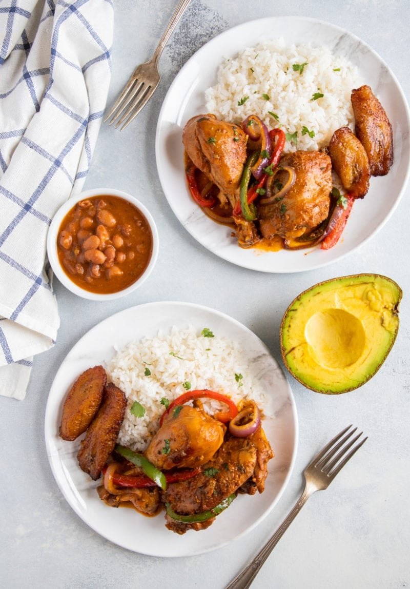 Pollo Guisado: Sabor y Tradición en la Cocina Dominicana